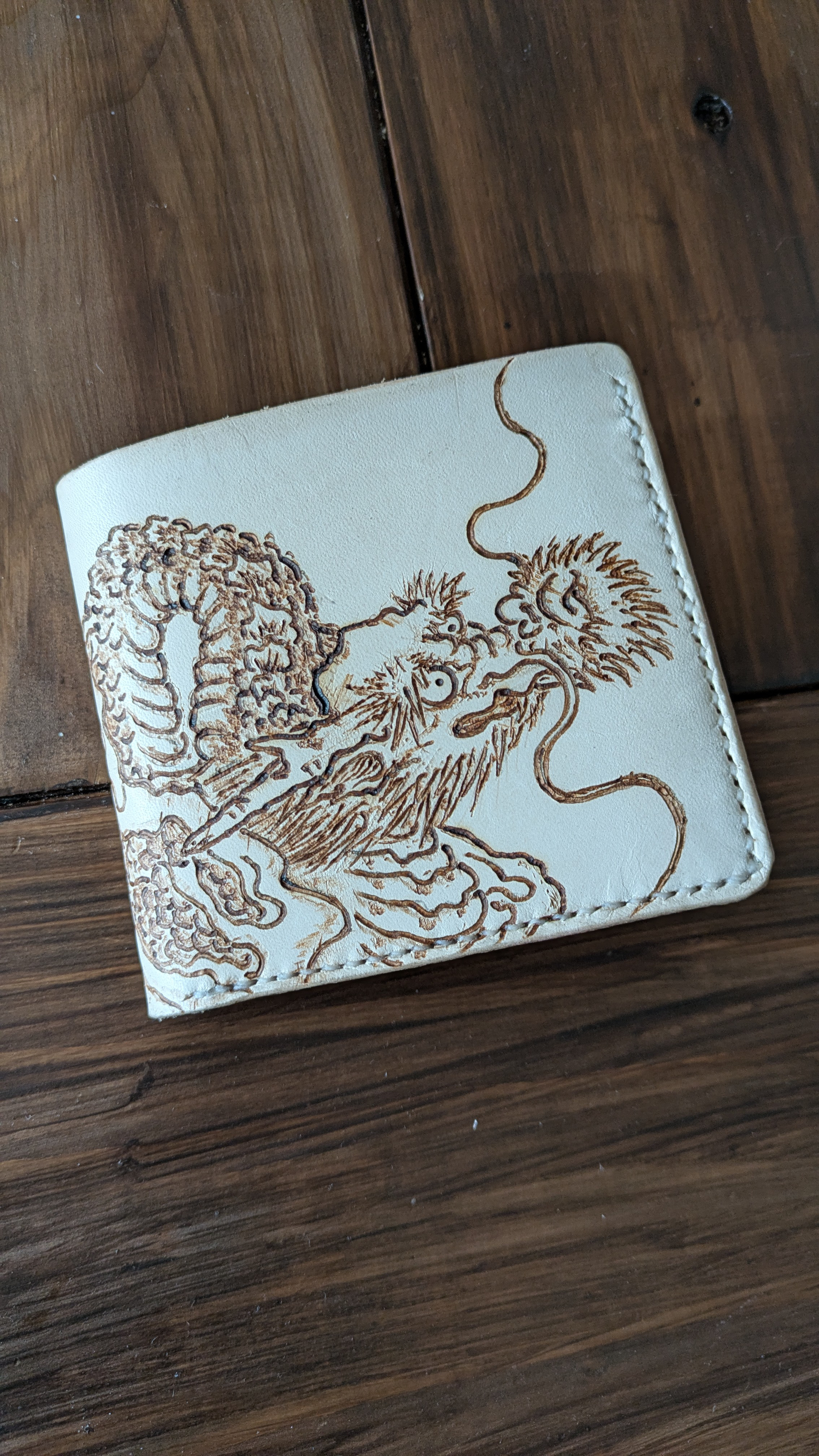 手描き　本革二つ折り財布