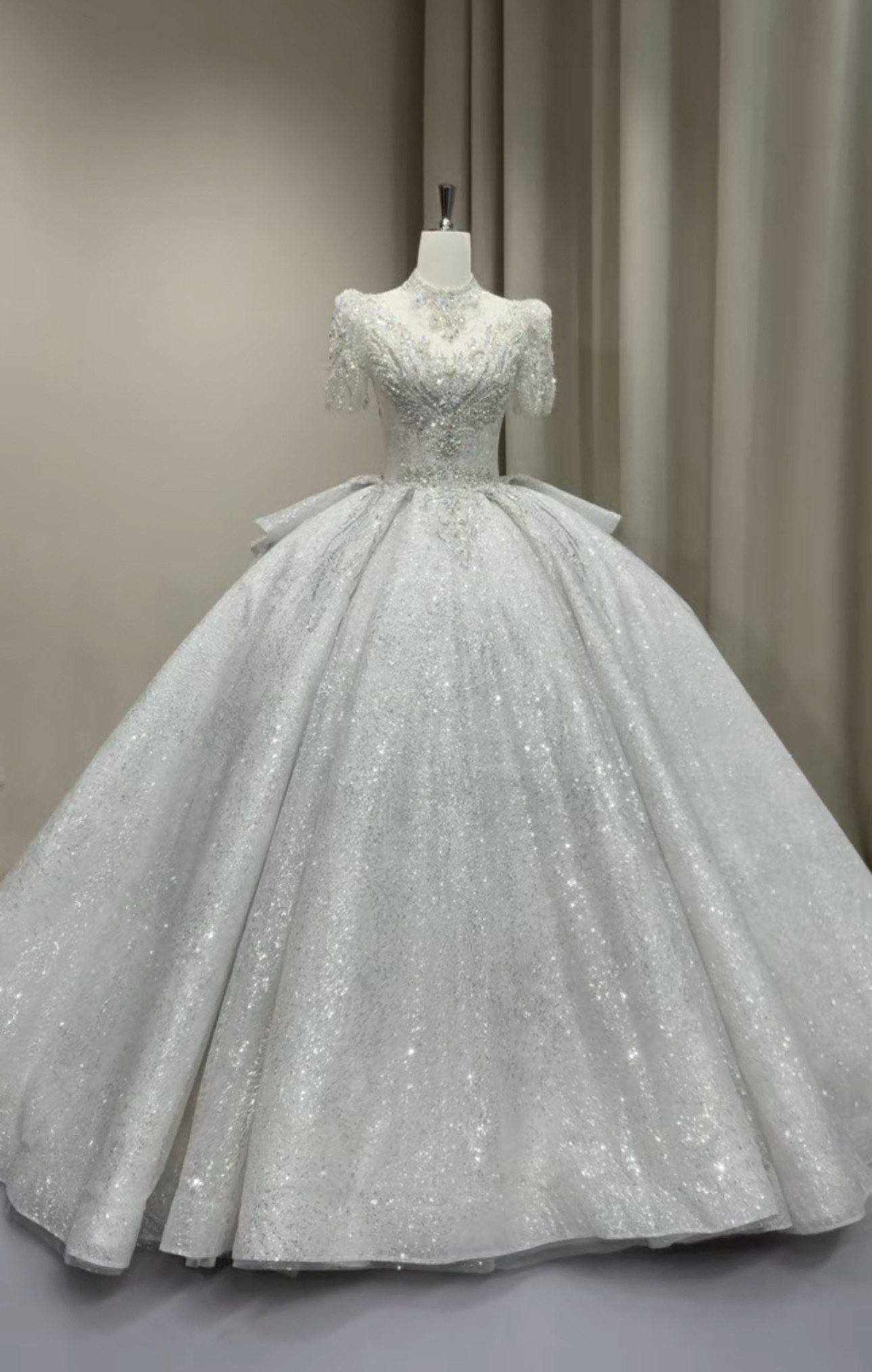 半袖　韓国スタイル　vネック　ネックレス　夏婚　ボリューム　プリンセスライン　美しさ　サイズオーダー　トレーン前撮り結婚