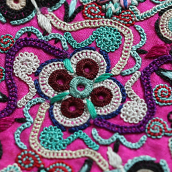 ミャオ族 蝴蝶刺繍 パネル布｜手仕事 民族刺繍 一点物 花と蝶 モチーフ