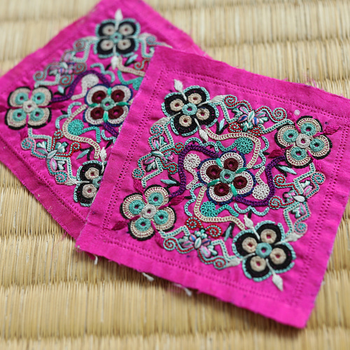 ミャオ族 蝴蝶刺繍 パネル布｜手仕事 民族刺繍 一点物 花と蝶 モチーフ