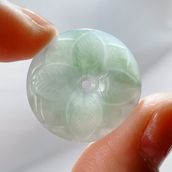 【新入荷】本翡翠保証‼️天然翡翠両面彫刻平安ボタンペンダントトップ　緑色 4枚目の画像