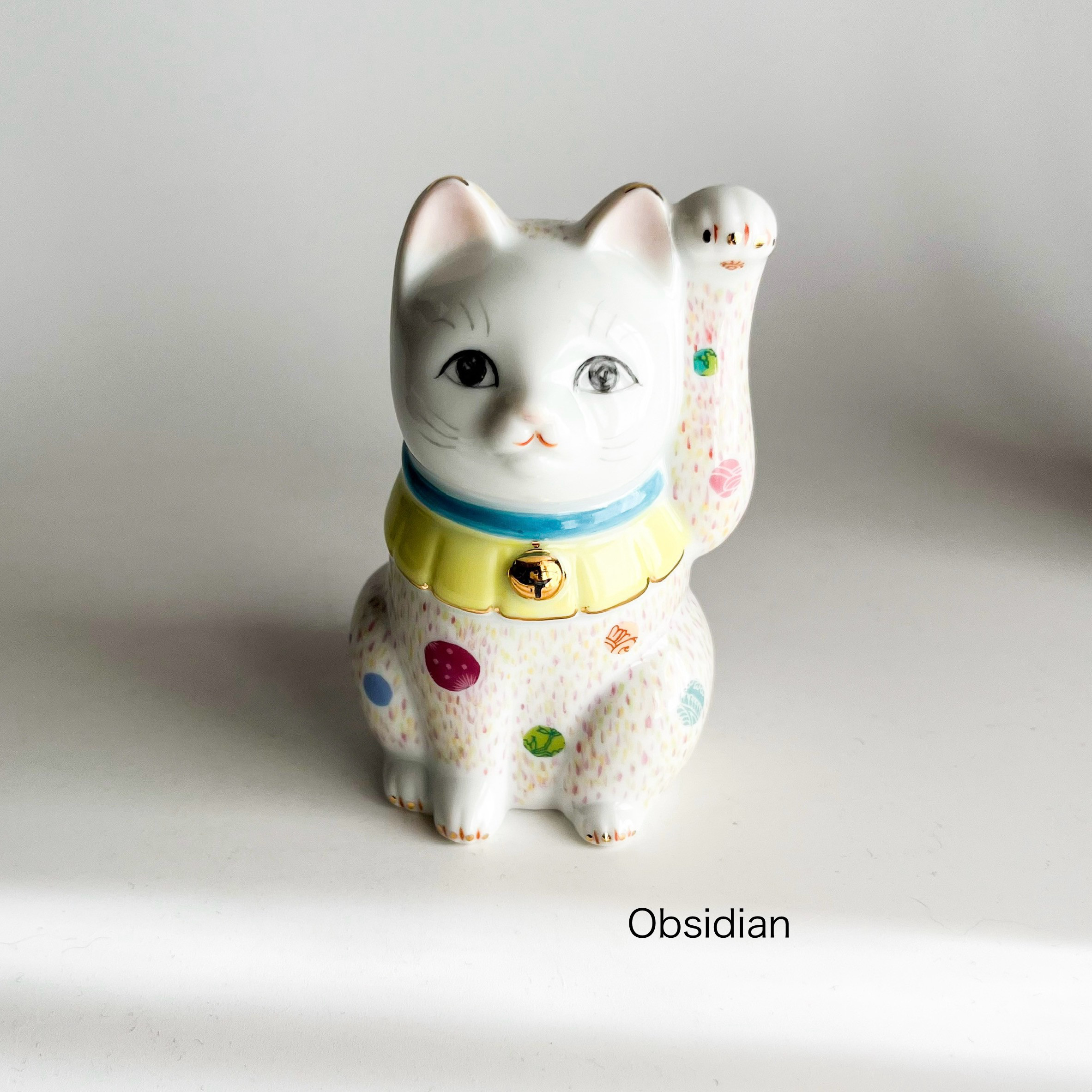 招き猫　水玉　左手　⭐︎ 磁器製