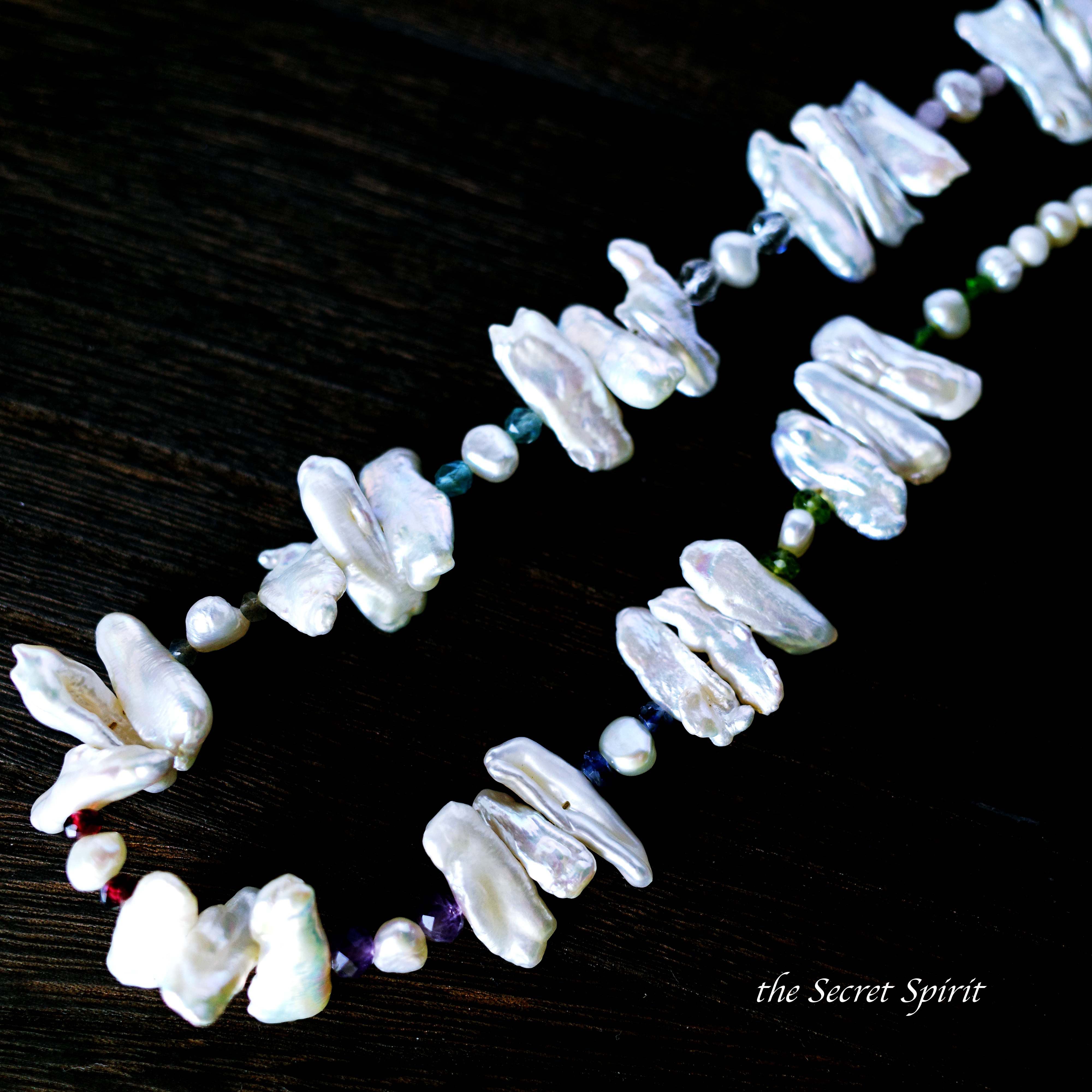 【調和とバランスをもたらす（ロング）】パール カラフル 14Kgfネックレス