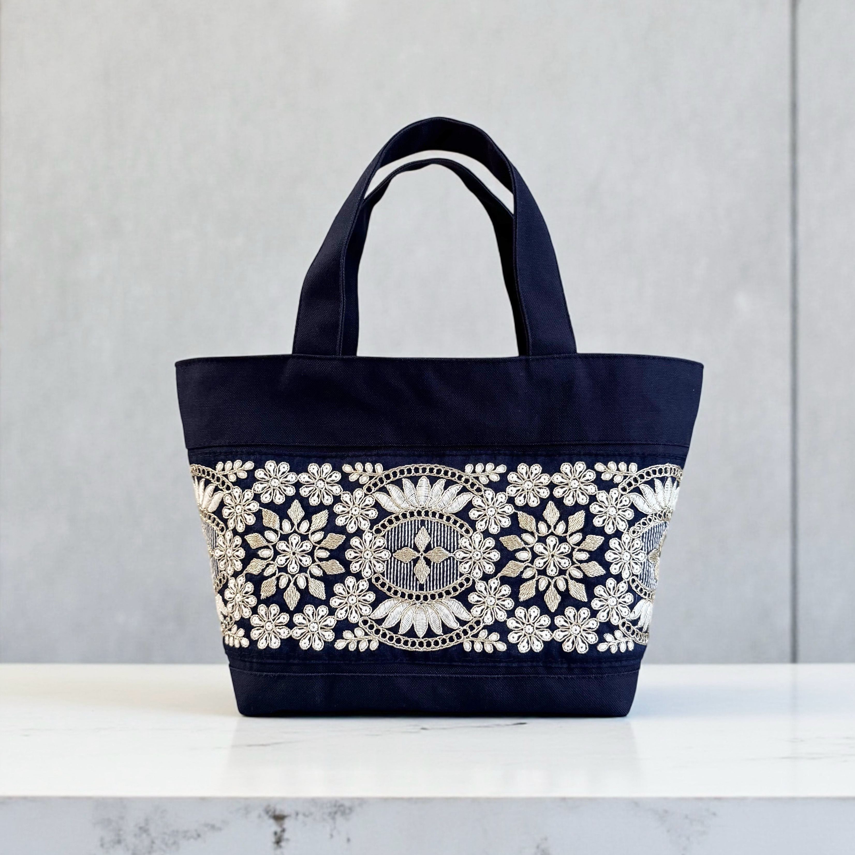 snow flower/インド刺繍×帆布/トートバッグ【ネイビー】