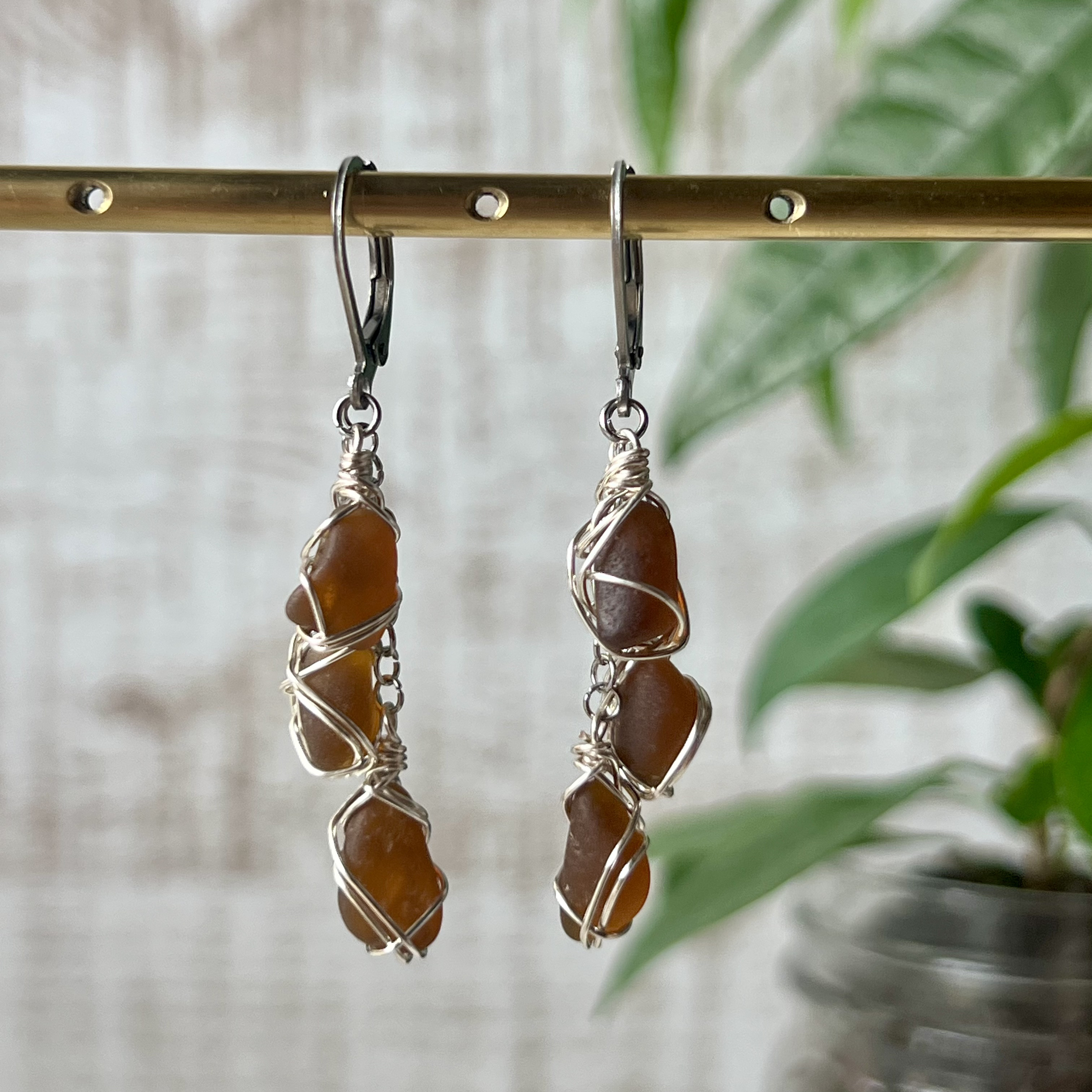 ビターチョコレートのような雫シーグラスのピアス -大人ブラウン×シルバー-