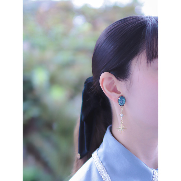 「 Stella 」イヤリング/ピアス *チェコガラス・オーバル・チャーム・ビジュー・星・星光・青・ブルー・透明* 2枚目の画像