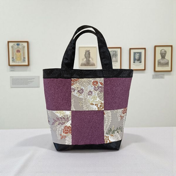 80 表裏異柄の帯トートバッグ（紫×花文様）正絹一点もの