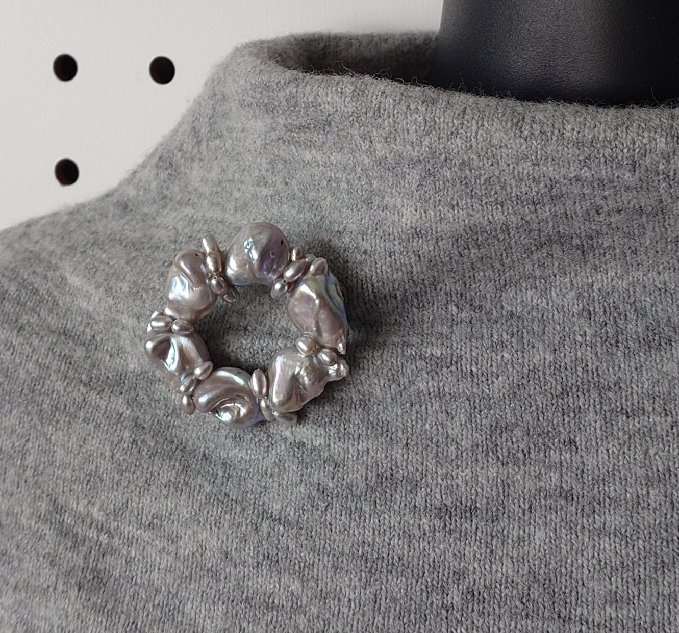 シルバーバロックのサークルブローチ