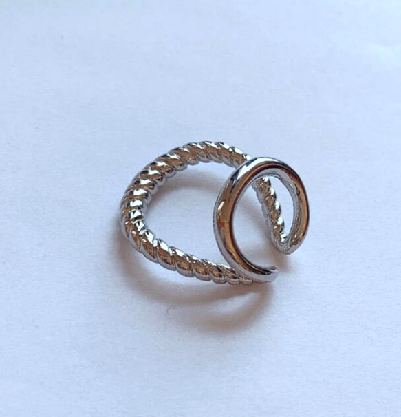 ❤️オススメセット❤️ 高品質イヤーカフ　２連  シルバー  ツイスト　両耳用♪ 2枚目の画像