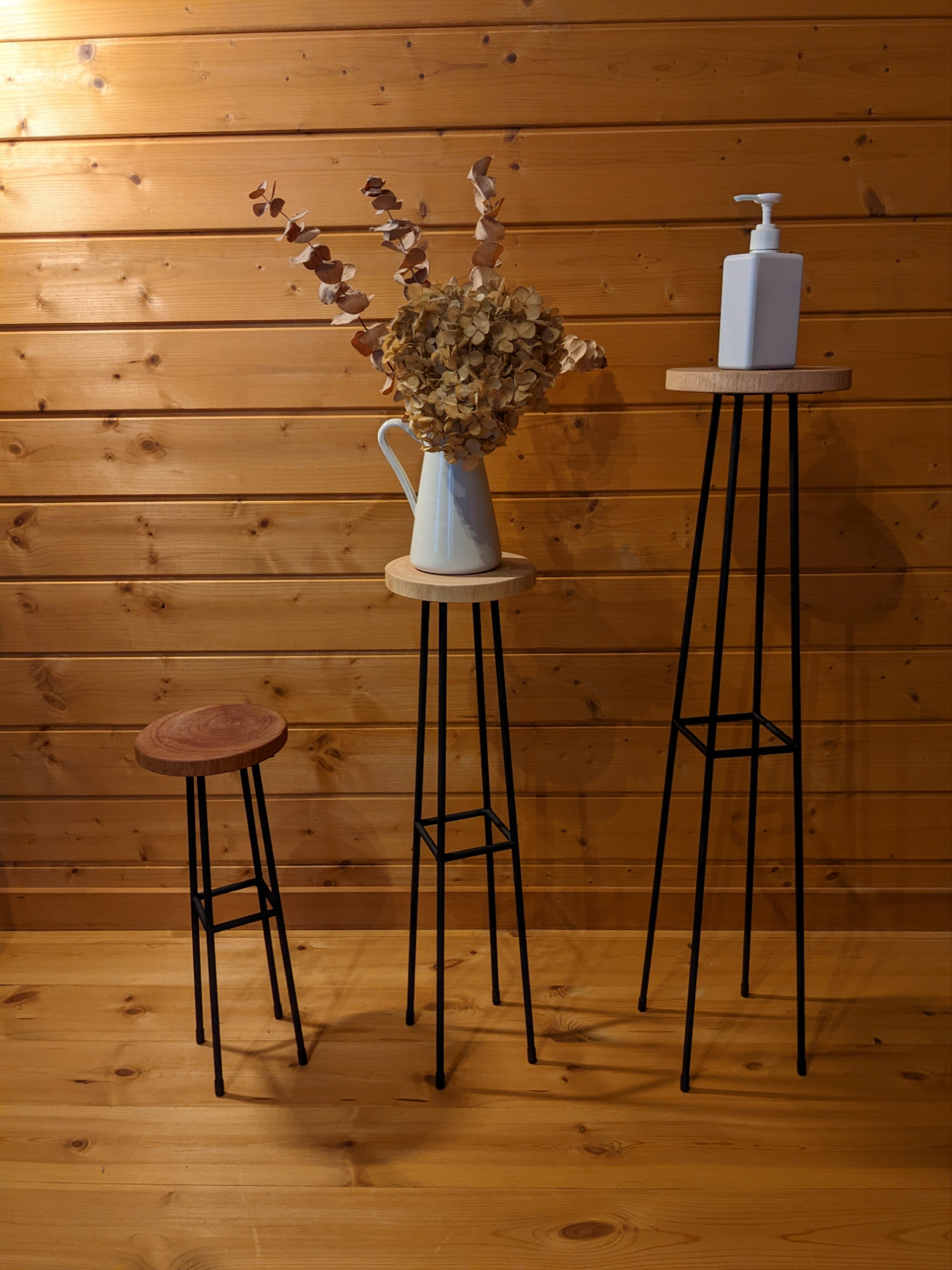 【M】シンプルでスリムなフラワースタンド　アイアンシェルフ　植物棚　花台　サイドテーブル