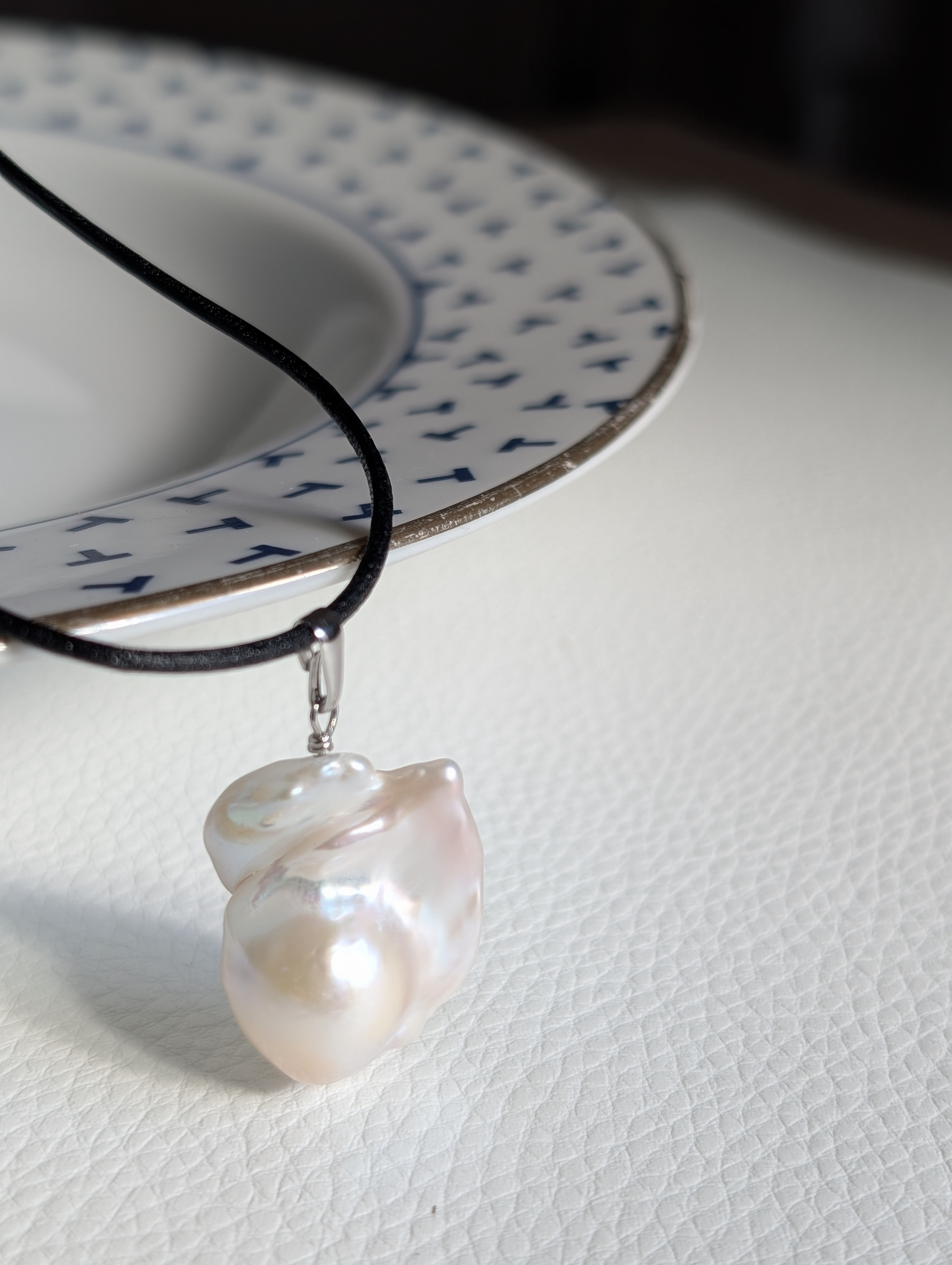 【バロックパール マルチway】 バロック大粒淡水パールxレザーネックレス