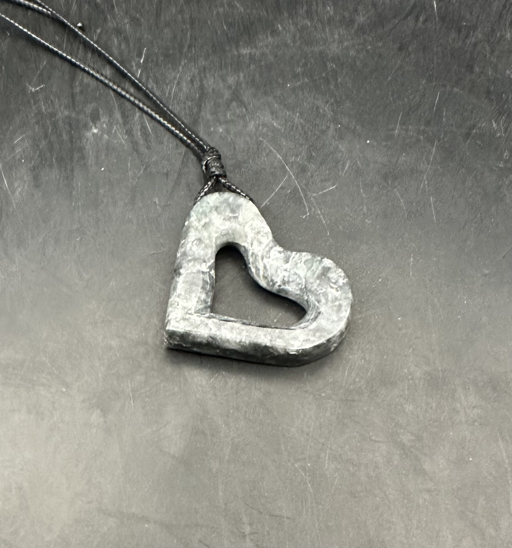 2025.10.18黒翡翠玲珑心　糸魚川黒翡翠