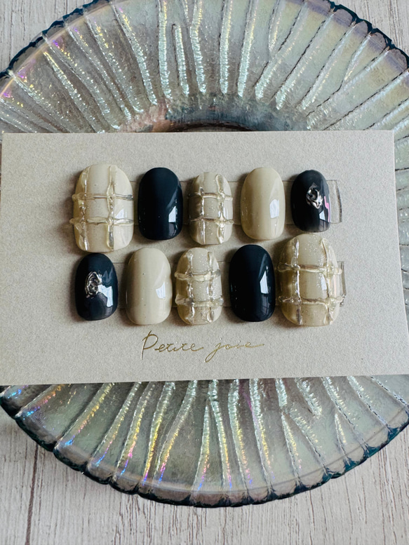 【人気作家のジェルネイル新作✨】冬に指先を彩るニュアンスネイルチップʕ•̫͡•ʕ•̫͡•ʔ 1枚目の画像