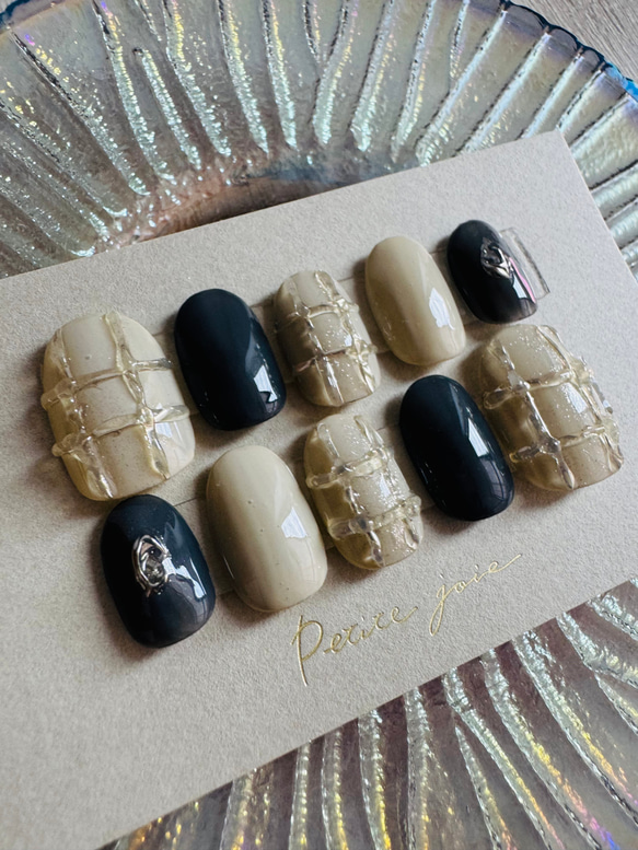 【人気作家のジェルネイル新作✨】冬に指先を彩るニュアンスネイルチップʕ•̫͡•ʕ•̫͡•ʔ 2枚目の画像