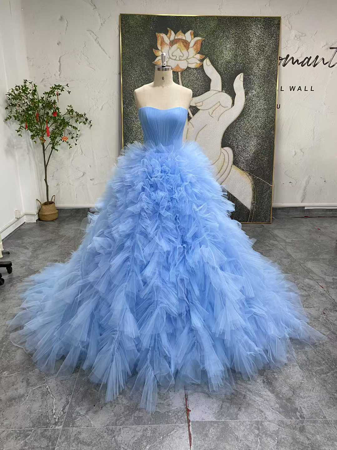 柔らかいブルー　カラー変更可能　たっぷりなチュール　ギャザー　袖無し　胸フリル　可愛いカラードレス　前撮り二次会演奏会