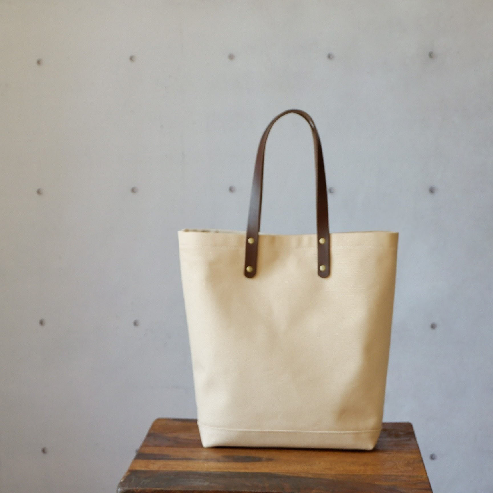 A4縦型トート/革持ち手◇ライトベージュ