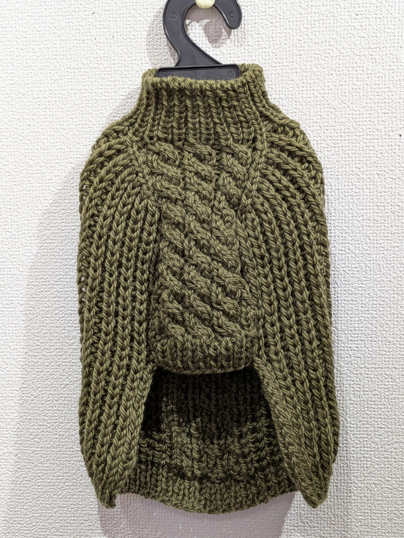 犬服♪(小型犬SS〜S)細目の毛糸でざっくり！裾ラウンド型アラン模様の手編みセーター 4枚目の画像