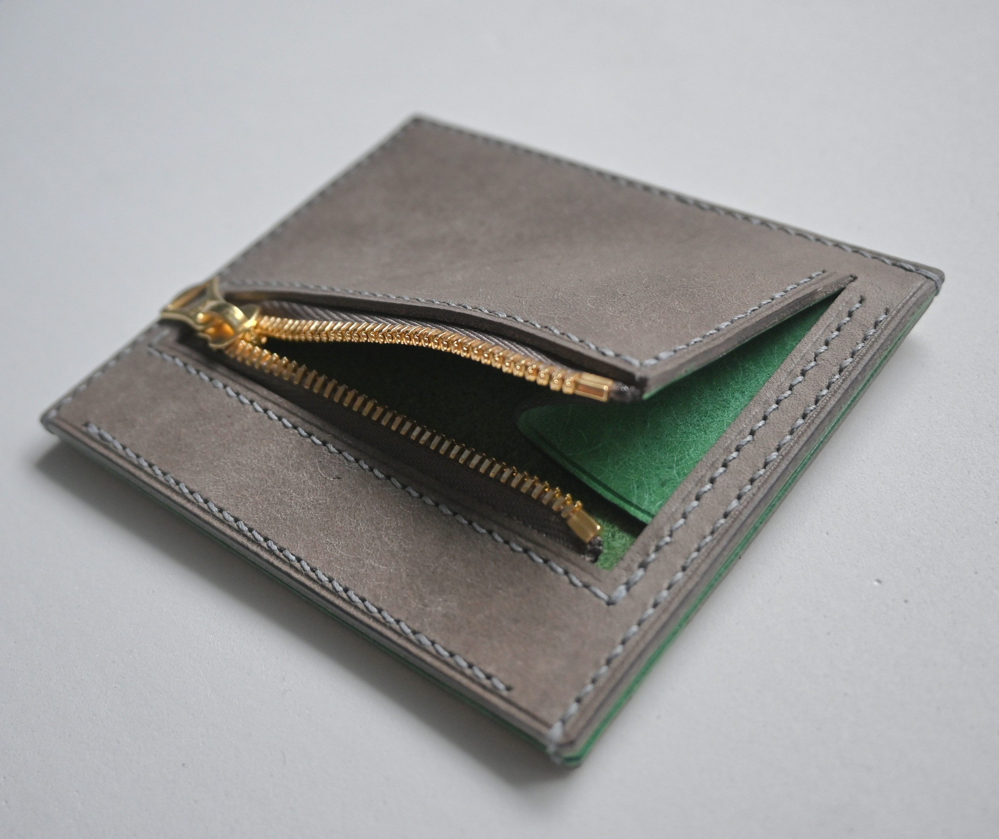 薄くて小さなフラグメントケース　【グレー×ミントグリーン】