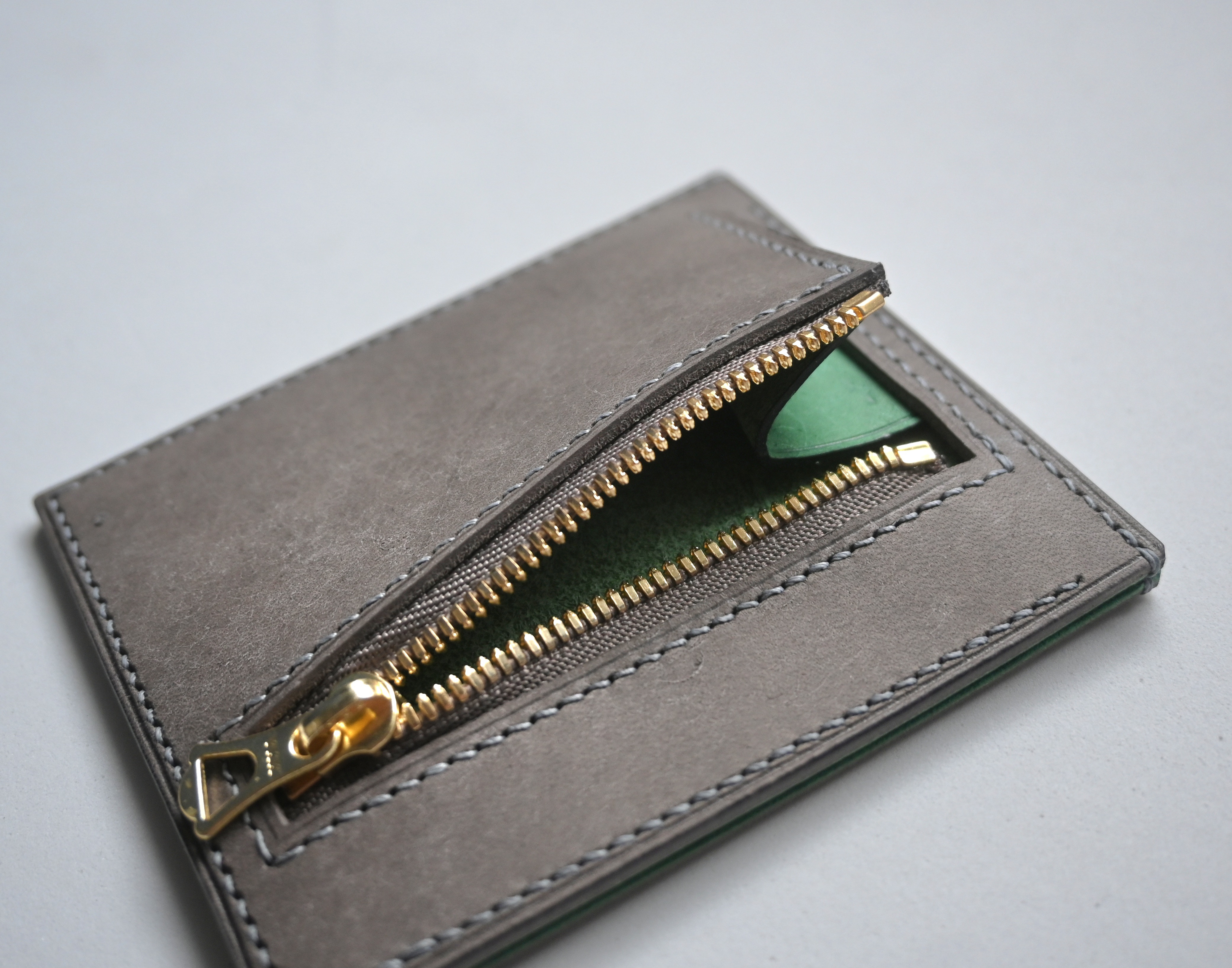 薄くて小さなフラグメントケース　【グレー×ミントグリーン】