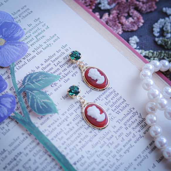 「 舞踏会 」イヤリング/ピアス*カメオ.スワロフスキー.ビジュー.キラキラ.チャーム.ゴールド.赤.緑.クリスマス* 6枚目の画像