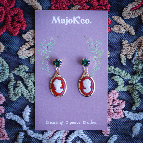 「 舞踏会 」イヤリング/ピアス*カメオ.スワロフスキー.ビジュー.キラキラ.チャーム.ゴールド.赤.緑.クリスマス* 4枚目の画像