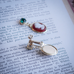 「 舞踏会 」イヤリング/ピアス*カメオ.スワロフスキー.ビジュー.キラキラ.チャーム.ゴールド.赤.緑.クリスマス* 7枚目の画像