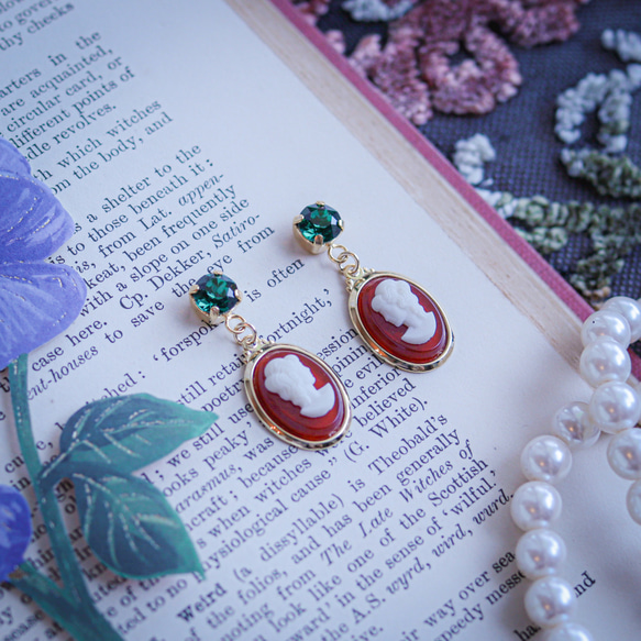 「 舞踏会 」イヤリング/ピアス*カメオ.スワロフスキー.ビジュー.キラキラ.チャーム.ゴールド.赤.緑.クリスマス* 8枚目の画像