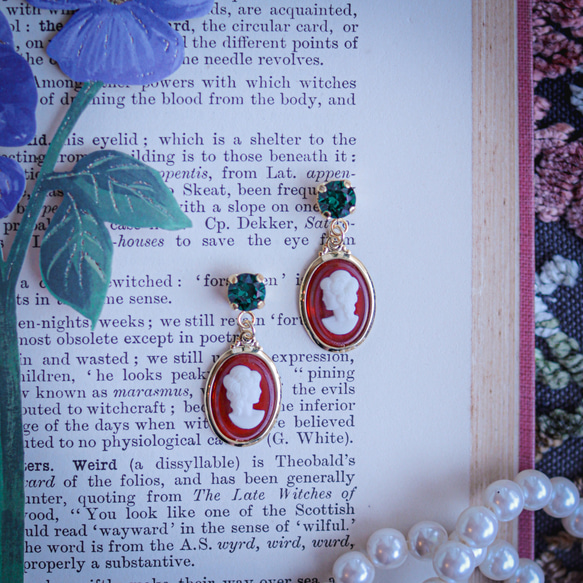 「 舞踏会 」イヤリング/ピアス*カメオ.スワロフスキー.ビジュー.キラキラ.チャーム.ゴールド.赤.緑.クリスマス* 5枚目の画像