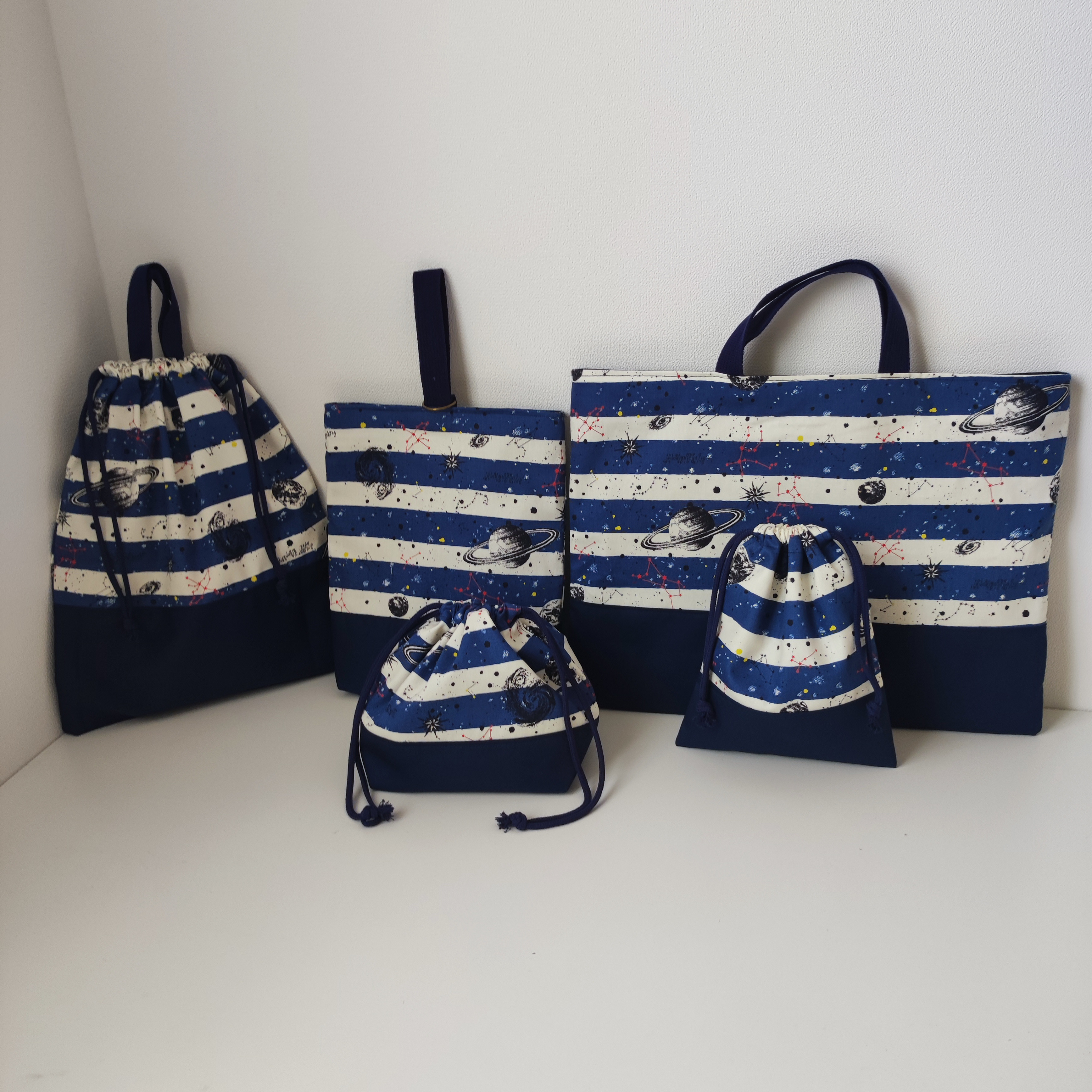 惑星ボーダー×紺色　入園入学5点セット（レッスンバッグ、上履き入れ、体操着袋、お弁当袋、コップ袋)