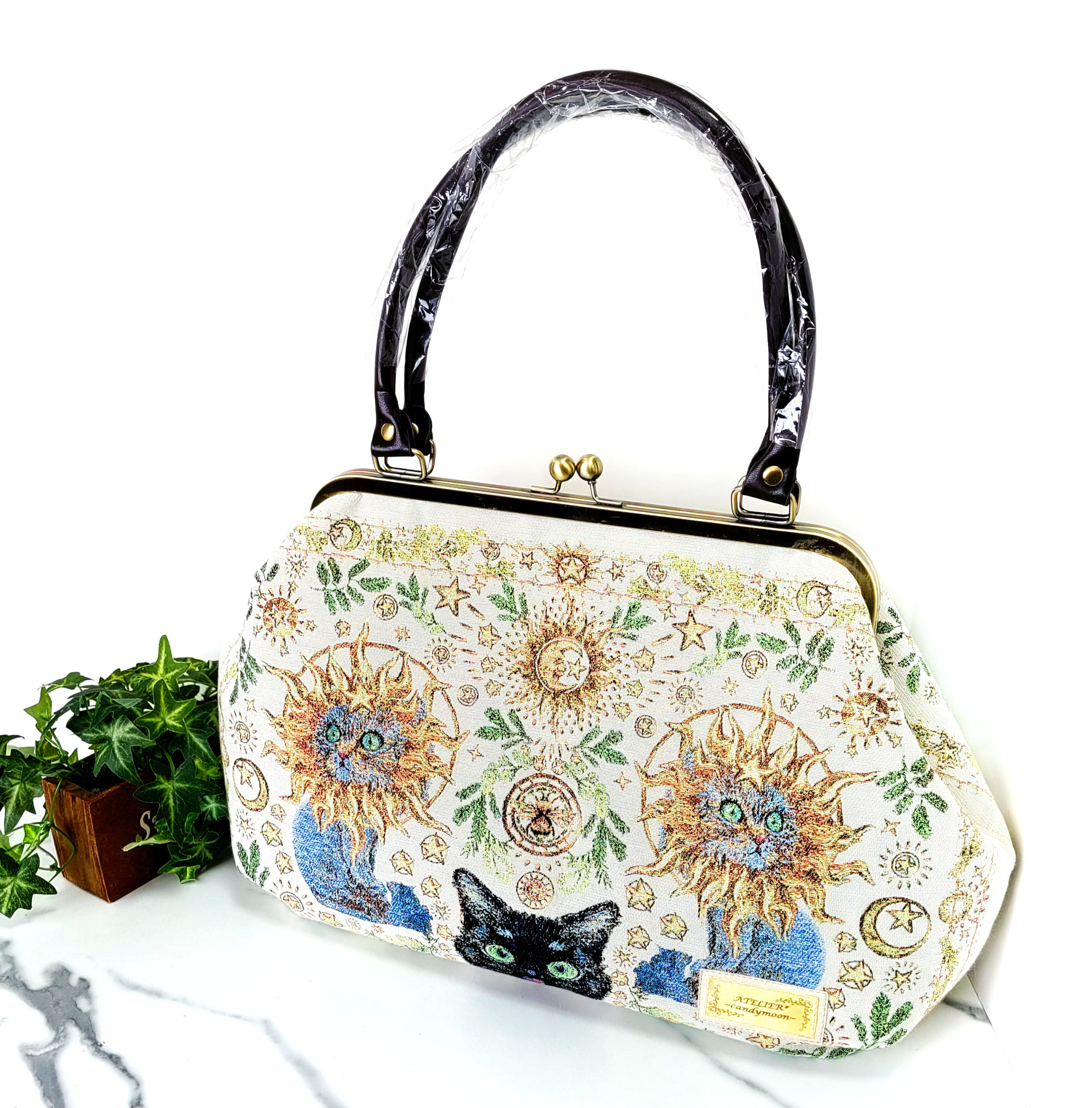 虹猫本舗ジャガードのボストンバッグ(背面ファスナーポケット)