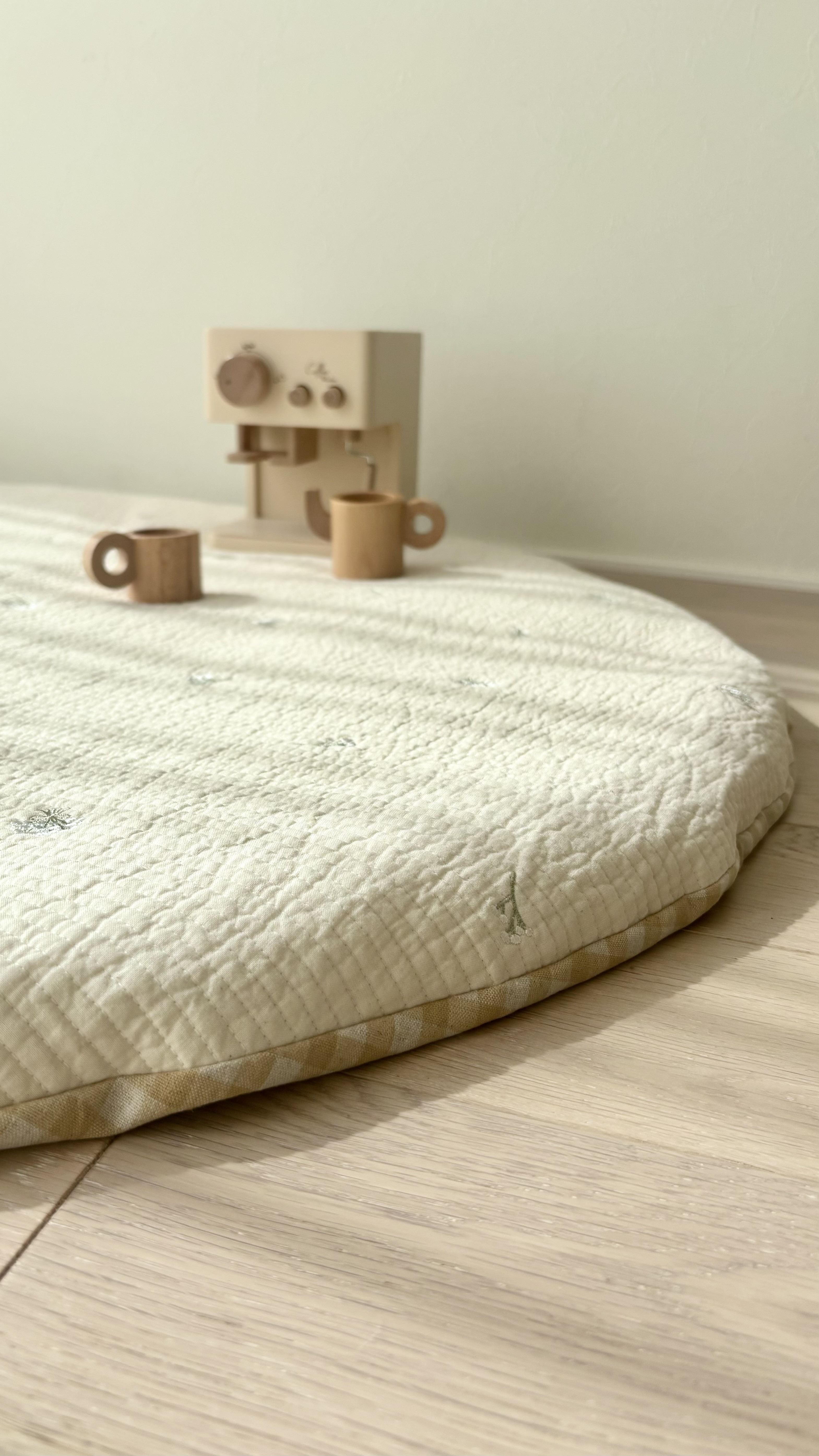 【ふとん職人のベビーマット】　名入れ 刺繍 かすみ草 イブル 出産祝い