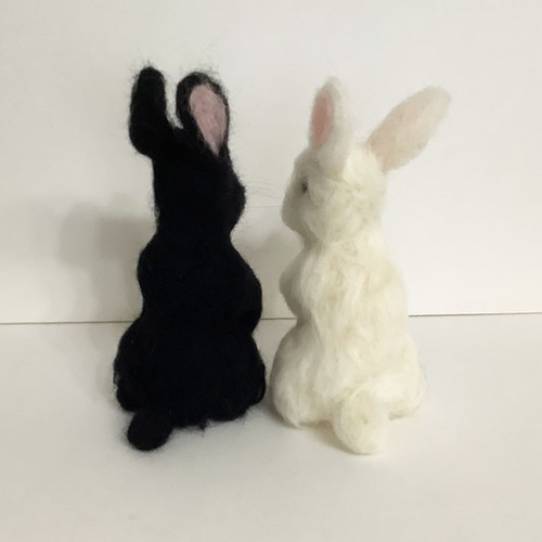 黒ウサギ&白ウサギ＊羊毛フェルト＊ 羊毛フェルト moco3871 通販
