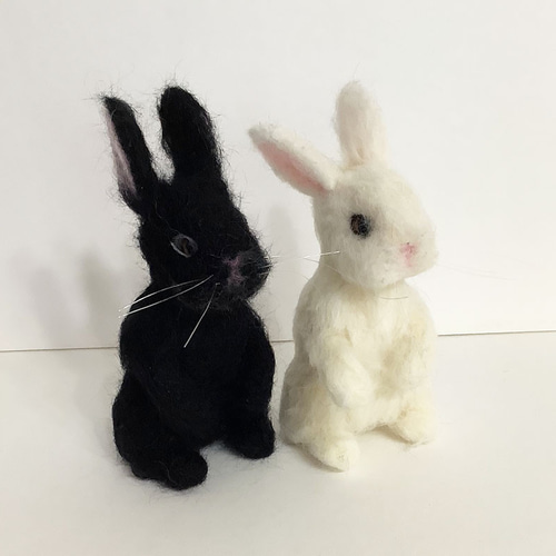 黒ウサギ&白ウサギ＊羊毛フェルト＊ 羊毛フェルト moco3871 通販