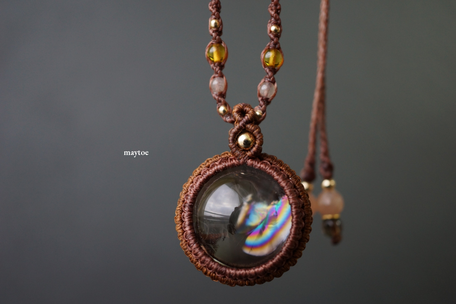 レインボースモーキークォーツ（アイリスクォーツ）のマクラメネックレス - antique doll -【一点物】