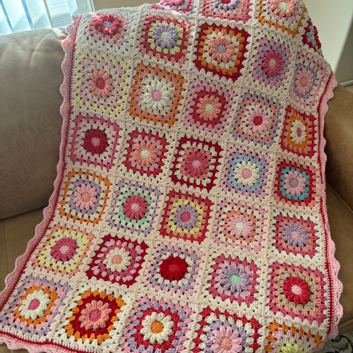 手編みブランケット/花モチーフ/グラニースクエア/カラフル/かぎ針編み