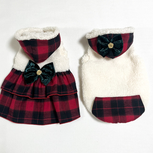 犬服 微起毛チェック柄（赤黒）アルパカボアのパーカー付き2段スカート