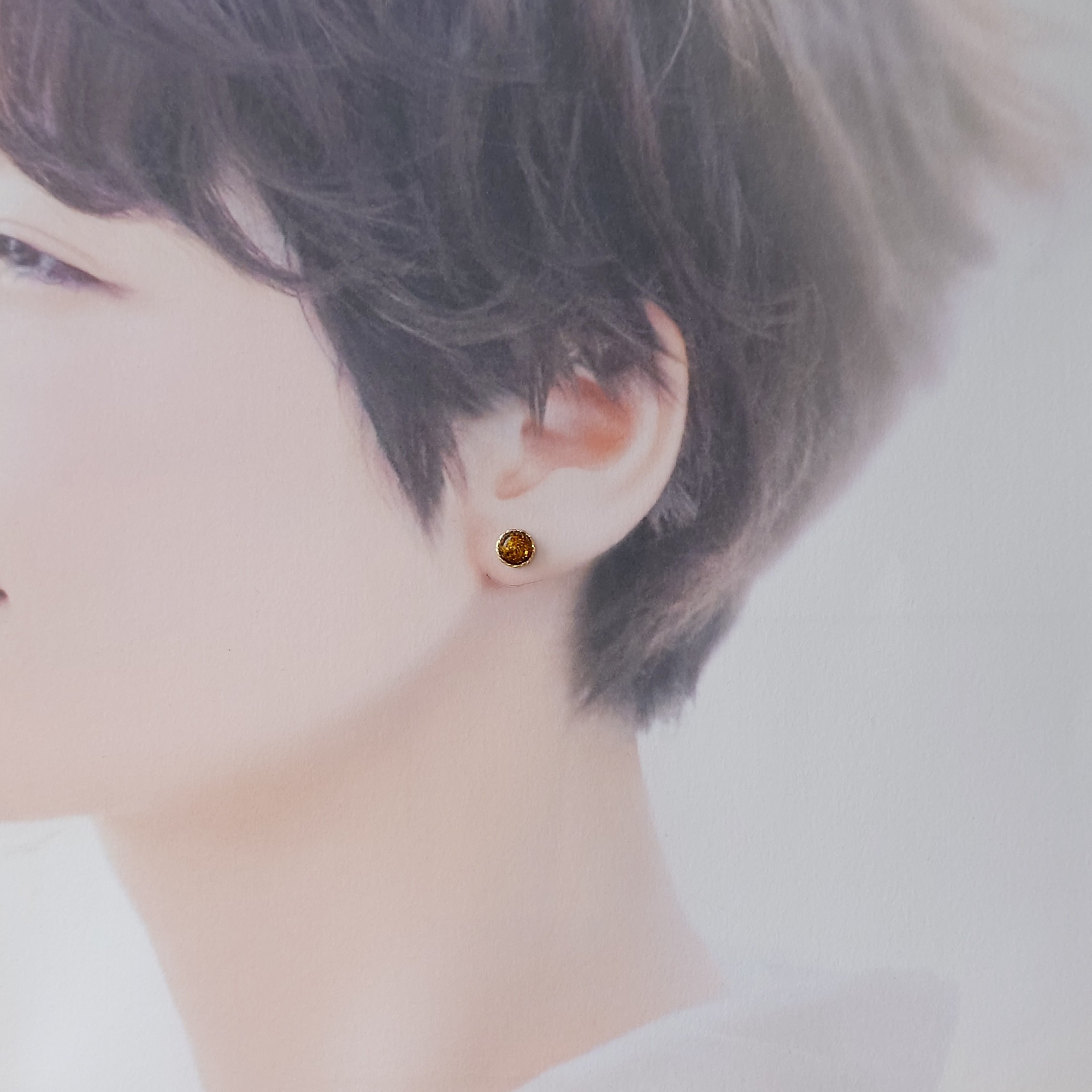 K10YG バルティックアンバーのスタッドピアス