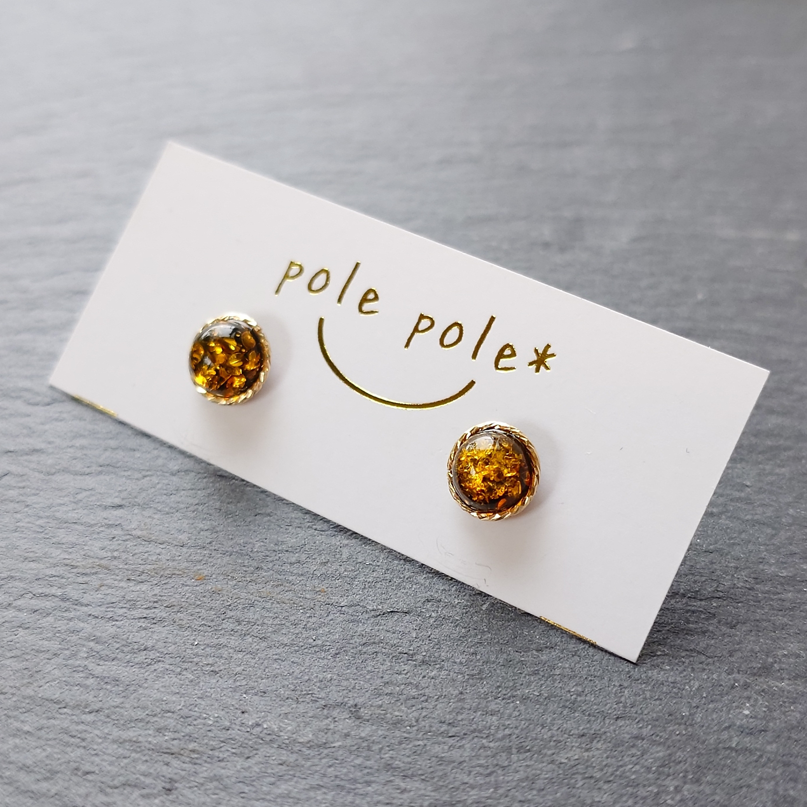 K10YG バルティックアンバーのスタッドピアス