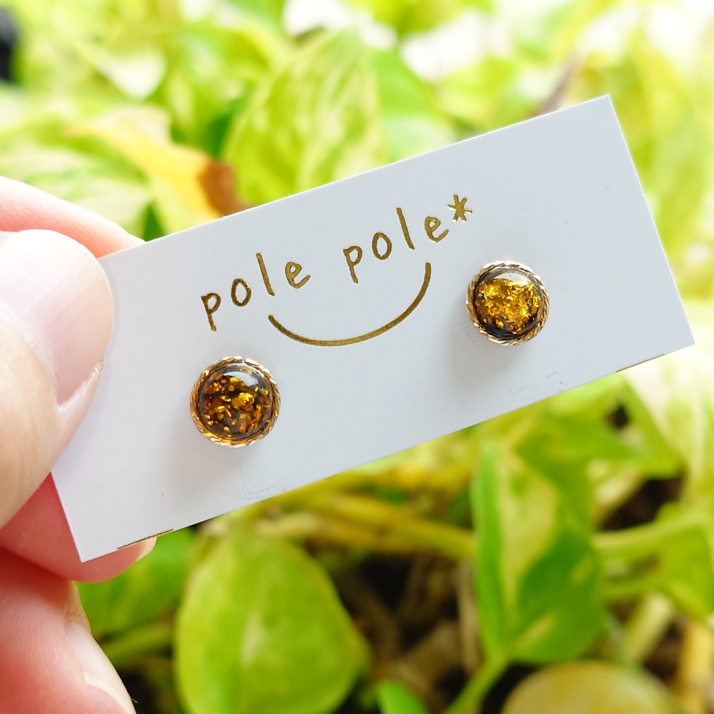 K10YG バルティックアンバーのスタッドピアス