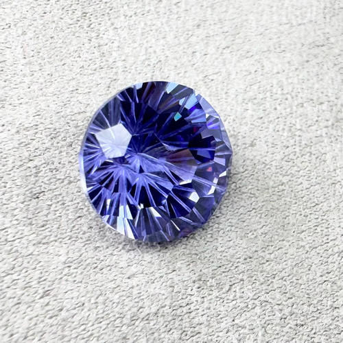 静かな輝き】花火カット 10mm キュービックジルコニア 高品質ルース