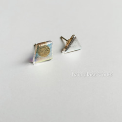 メタリックガラスの小さなピアス（クリアベース）（アレルギー対応ピアス／樹脂ピアス選択） 8枚目の画像