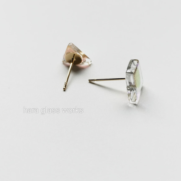 メタリックガラスの小さなピアス（クリアベース）（アレルギー対応ピアス／樹脂ピアス選択） 10枚目の画像