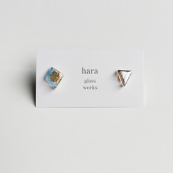 メタリックガラスの小さなピアス（クリアベース）（アレルギー対応ピアス／樹脂ピアス選択） 5枚目の画像