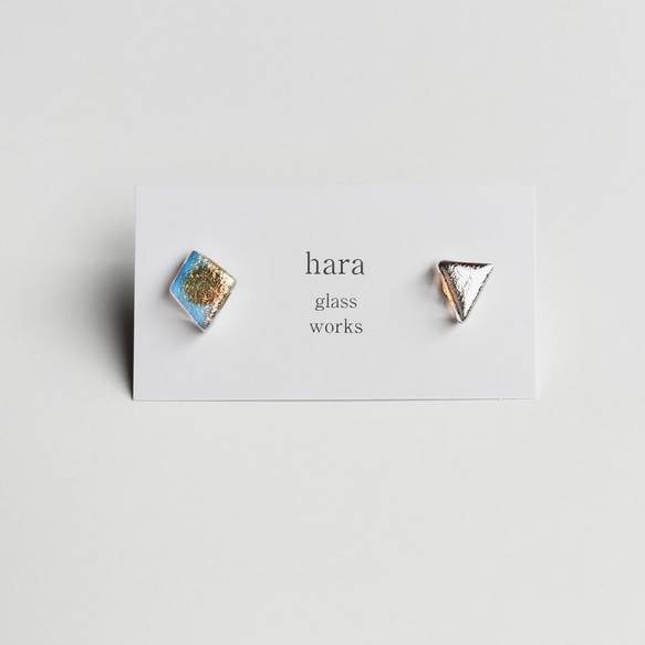 メタリックガラスの小さなピアス（クリアベース）（アレルギー対応ピアス／樹脂ピアス選択） 5枚目の画像