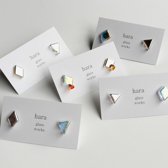 メタリックガラスの小さなピアス（クリアベース）（アレルギー対応ピアス／樹脂ピアス選択） 12枚目の画像