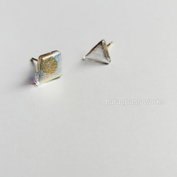 メタリックガラスの小さなピアス（クリアベース）（アレルギー対応ピアス／樹脂ピアス選択） 7枚目の画像