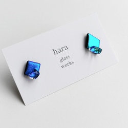 メタリックガラスとガラス雫のピアス（ブラックベース）（アレルギー対応ピアス／樹脂ピアス選択） 2枚目の画像