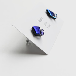 メタリックガラスとガラス雫のピアス（ブラックベース）（アレルギー対応ピアス／樹脂ピアス選択） 4枚目の画像