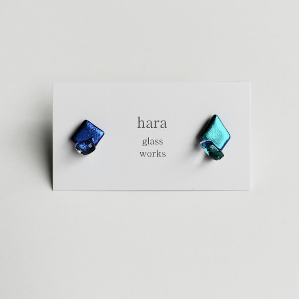 メタリックガラスとガラス雫のピアス（ブラックベース）（アレルギー対応ピアス／樹脂ピアス選択） 1枚目の画像