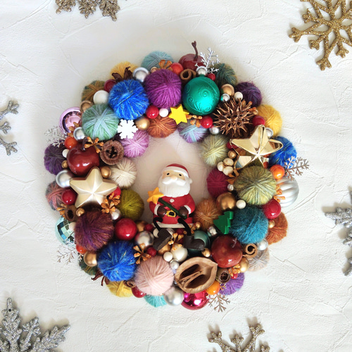 カラフルでにっこり☆毛糸玉のクリスマスリース〜星のステッキを持った